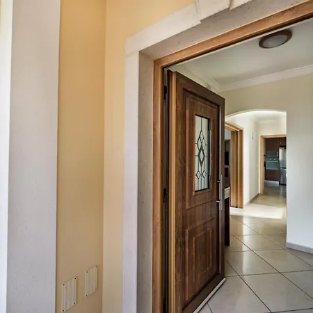 Oliveiras Amazing Location Walk To Marina Restaurants Villa Albufeira