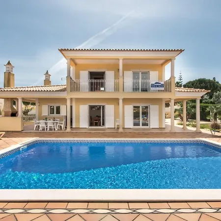 Oliveiras Amazing Location Walk To Marina Restaurants Villa Albufeira